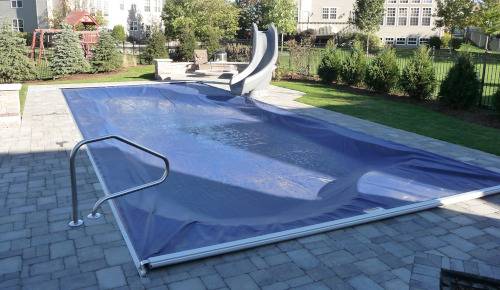 Automatic Pool Cover in blue with hidden track