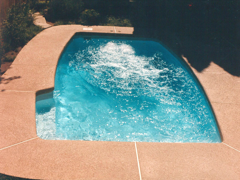 Classic fiberglass pool Clearwater-3a