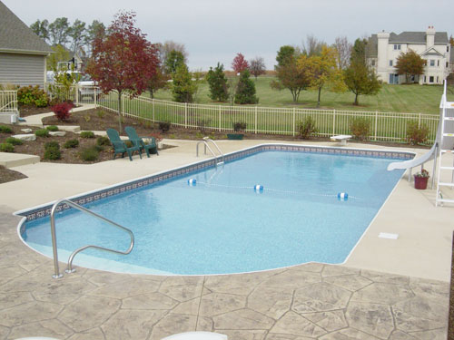 photo of landscaped pool Elburn, IL